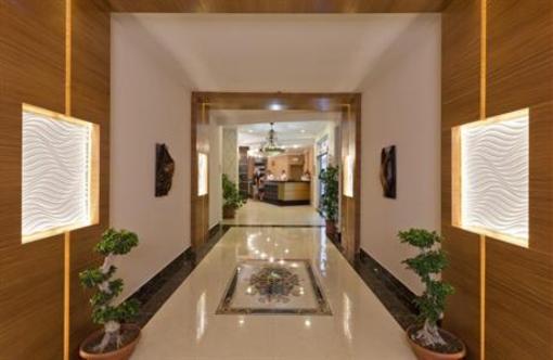 фото отеля Monarts City Hotel