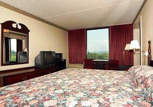 фото отеля Econo Lodge Inn & Suites Outlet Village