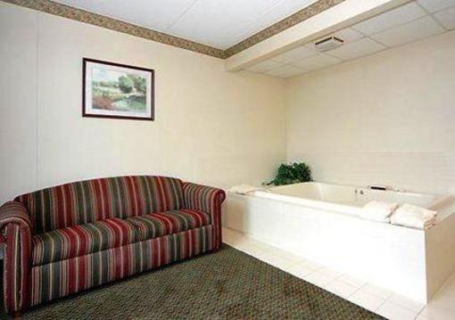 фото отеля Econo Lodge Inn & Suites Outlet Village