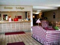 Econo Lodge Inn & Suites Outlet Village