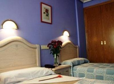 фото отеля Hostal 4C Cuatro Caminos