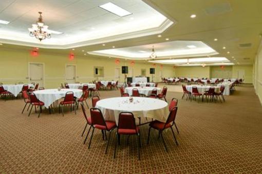 фото отеля Clarion Inn & Suites University Center