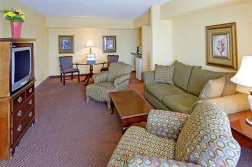 фото отеля Clarion Inn & Suites University Center