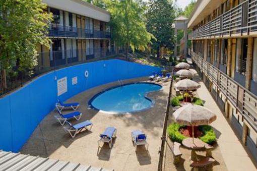 фото отеля Clarion Inn & Suites University Center