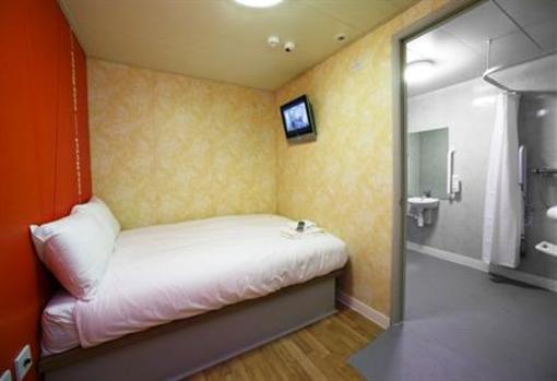 фото отеля easyHotel Luton