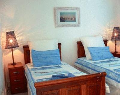 фото отеля Whale Watchers Beach Apartment