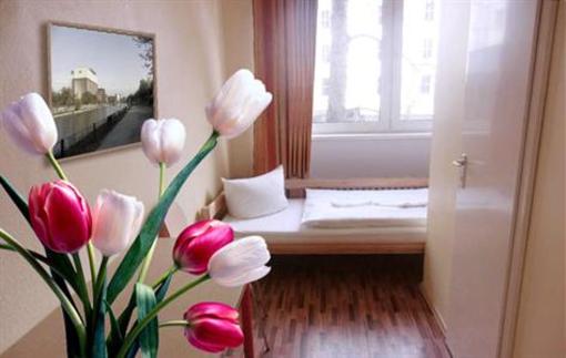 фото отеля Hostel City Bed am Kurfurstendamm