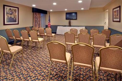 фото отеля Holiday Inn Allentown Breinigsville