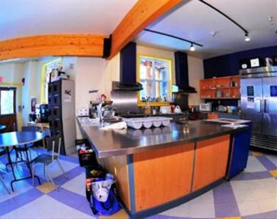 фото отеля Hi Banff Alpine Centre Hostel
