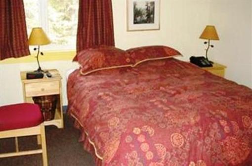 фото отеля Hi Banff Alpine Centre Hostel