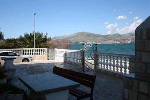 фото отеля Apartments Curic Trogir Kralja Tomislava