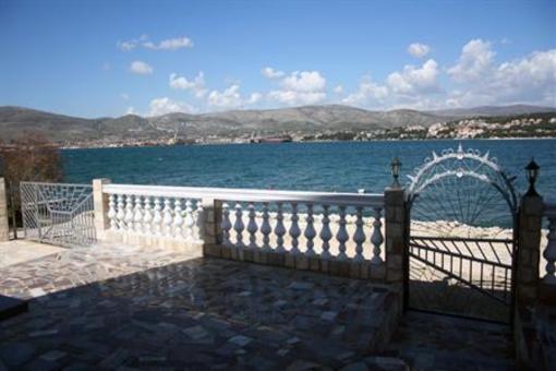 фото отеля Apartments Curic Trogir Kralja Tomislava