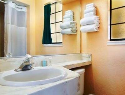 фото отеля Howard Johnson Inn University