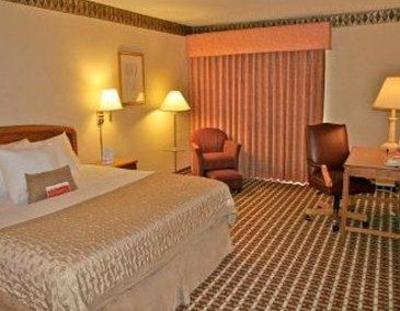 фото отеля Ramada Inn East Airport