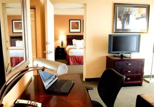 фото отеля Fairfield Inn & Suites Cincinnati North Sharonville