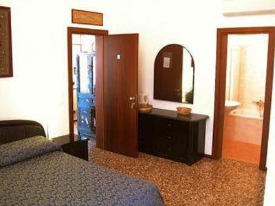 фото отеля Hotel San Luca Venice