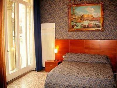 фото отеля Hotel San Luca Venice