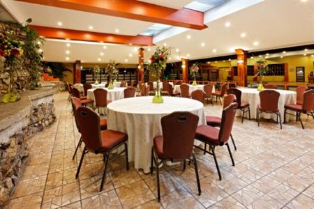 фото отеля Crowne Plaza Hotel Corobici