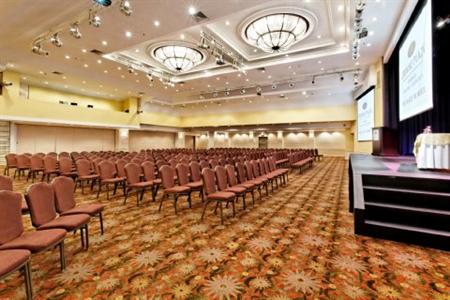 фото отеля Crowne Plaza Hotel Corobici