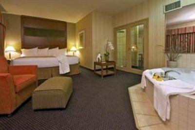 фото отеля Coast Tsawwassen Inn