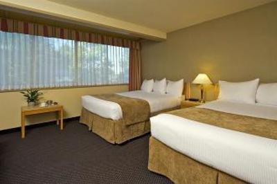 фото отеля Coast Tsawwassen Inn