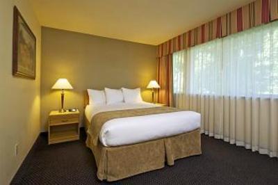 фото отеля Coast Tsawwassen Inn