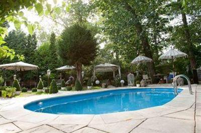 фото отеля Ashley's Garden