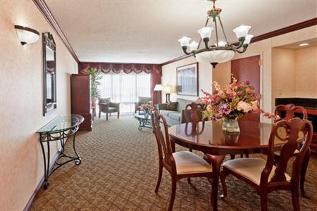 фото отеля Holiday Inn University Plaza - Bowling Green