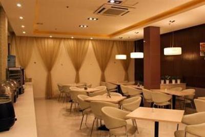 фото отеля Jin Jiang Inn Chengzhong Road Shanghai