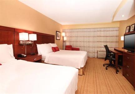 фото отеля Courtyard by Marriott Potomac Mills