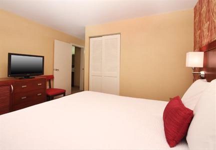 фото отеля Courtyard by Marriott Potomac Mills