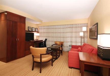 фото отеля Courtyard by Marriott Potomac Mills