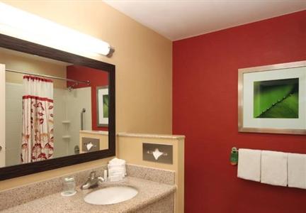 фото отеля Courtyard by Marriott Potomac Mills