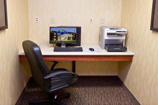 фото отеля Holiday Inn Express Hotel & Suites Lexington Northeast