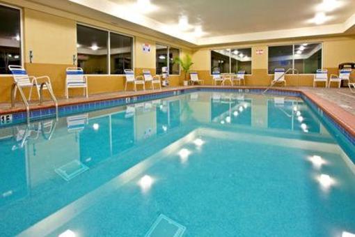 фото отеля Holiday Inn Express Hotel & Suites Lexington Northeast