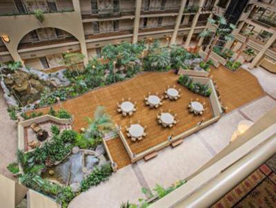 фото отеля Embassy Suites Seattle-Bellevue