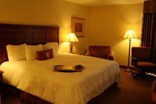 фото отеля Hampton Inn Dallas North / I-35 East At Walnut Hill