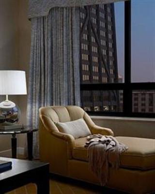 фото отеля The Ritz-Carlton Chicago (A Four Seasons Hotel)