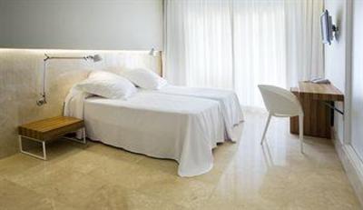 фото отеля Belroy Hotel