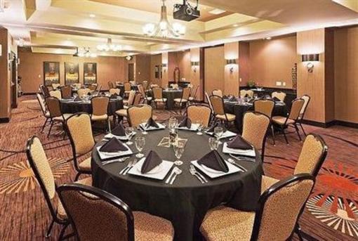 фото отеля Holiday Inn Hotel & Suites Tulsa South