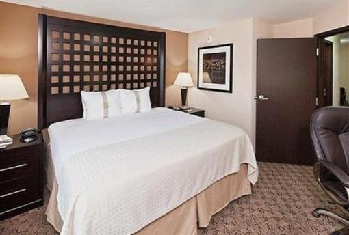 фото отеля Holiday Inn Hotel & Suites Tulsa South
