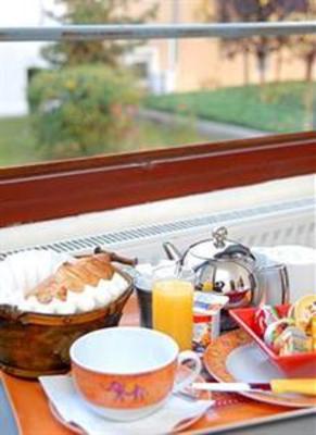 фото отеля Logis De Noailles