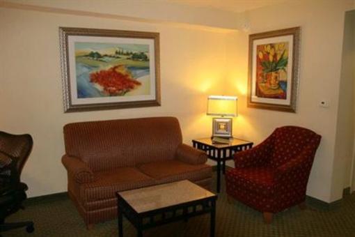 фото отеля Hilton Garden Inn Atlanta Airport/Millenium Center