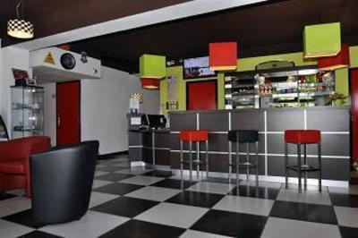 фото отеля Kyriad Design Enzo Montlucon