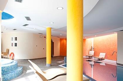 фото отеля Hotel Jolanda