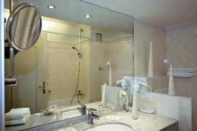 фото отеля Golden Tulip Olymp Hotel