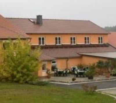 фото отеля Hotel Pension Lindenhof Neuzelle