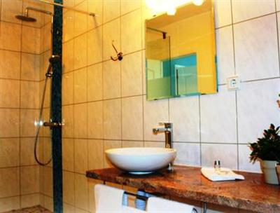 фото отеля Pension Francaise Les Volets Bleus