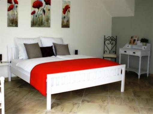 фото отеля Pension Francaise Les Volets Bleus