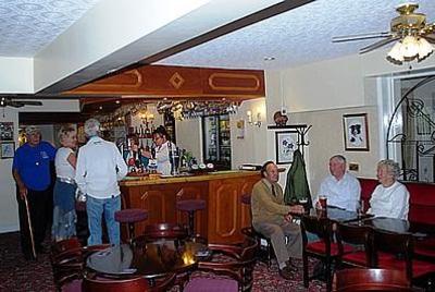 фото отеля Half Moon Hotel Alford